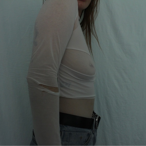 HANDMADE CUTOUT TOP - Picture 3 of 5